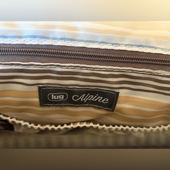 Lug Alpine Crossbody handbag. Walnut brown. EUC - Picture 11 of 13